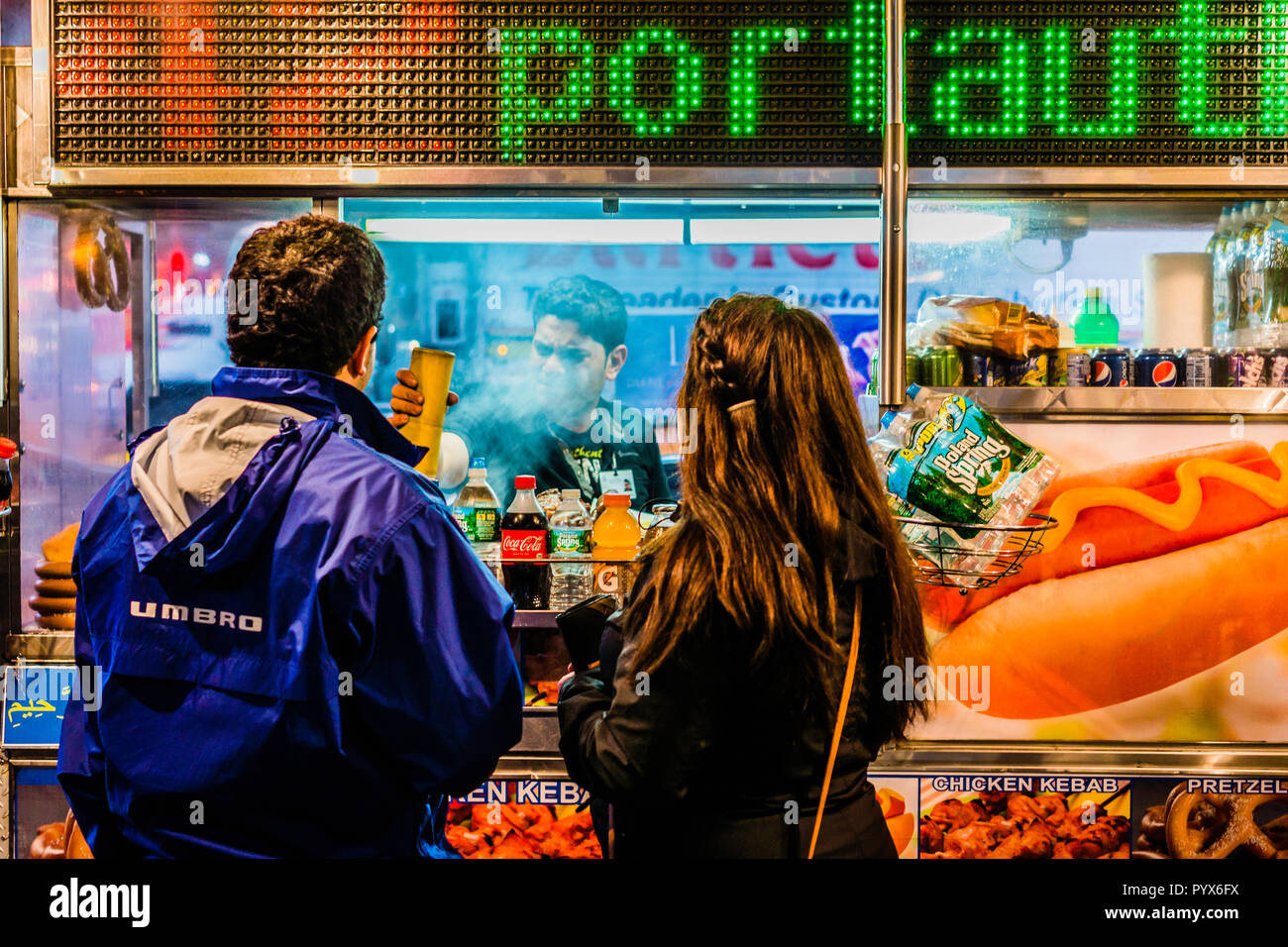 Hot Dog Stand Port Authority Bus Terminal Manhattan   New York New York, Stati Uniti d'America Foto Stock