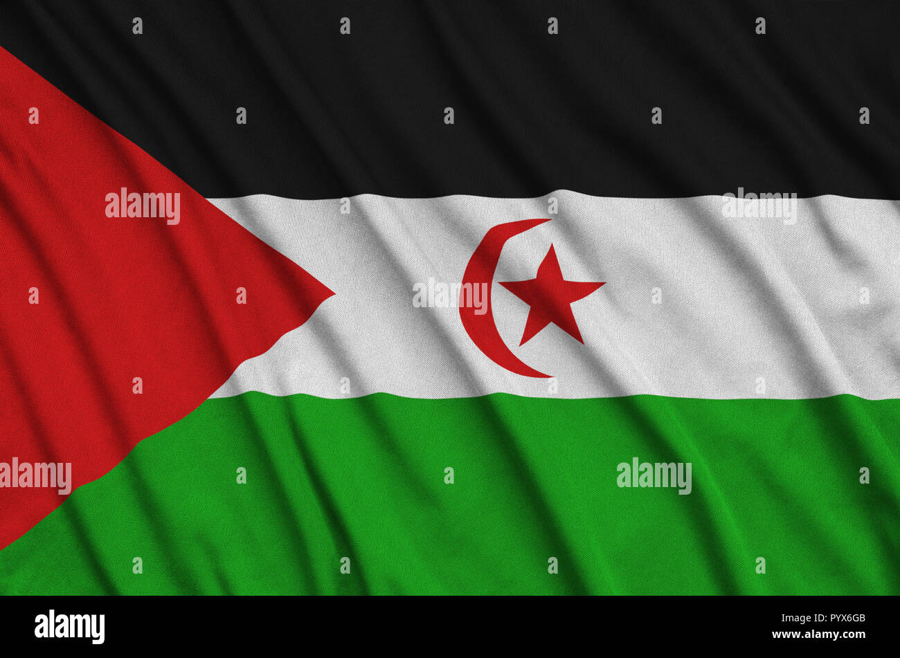 Il Sahara occidentale bandiera è raffigurato su un panno sport tessuto con molte pieghe. Sport team sventolando striscioni Foto Stock