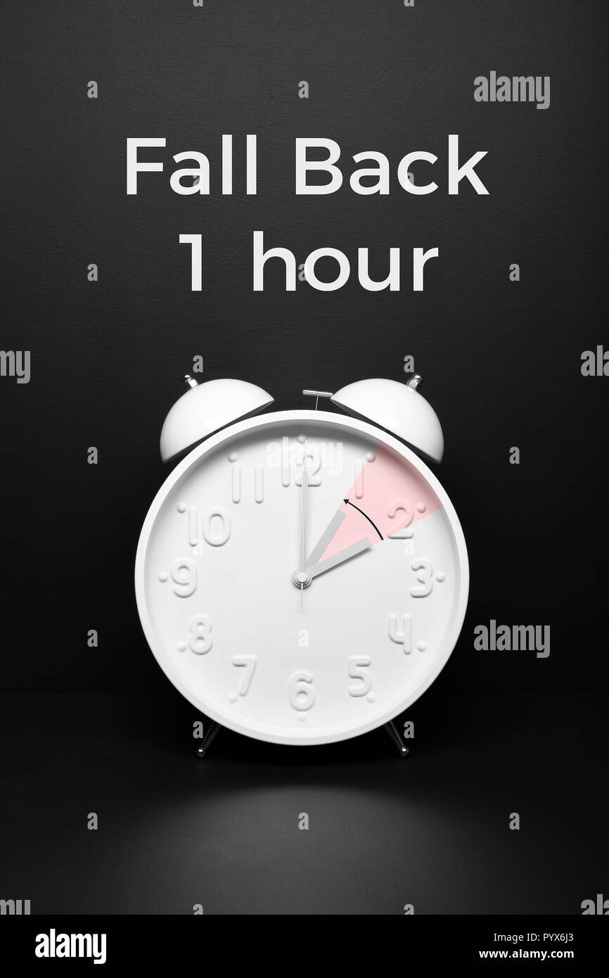 Caduta indietro concetto autunno del cambiamento di orario. La luce del giorno il tempo di risparmio fine Foto Stock