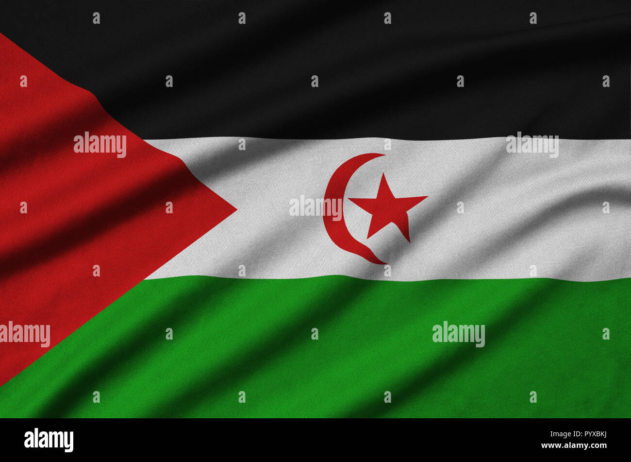 Il Sahara occidentale bandiera è raffigurato su un panno sport tessuto con molte pieghe. Sport team sventolando striscioni Foto Stock