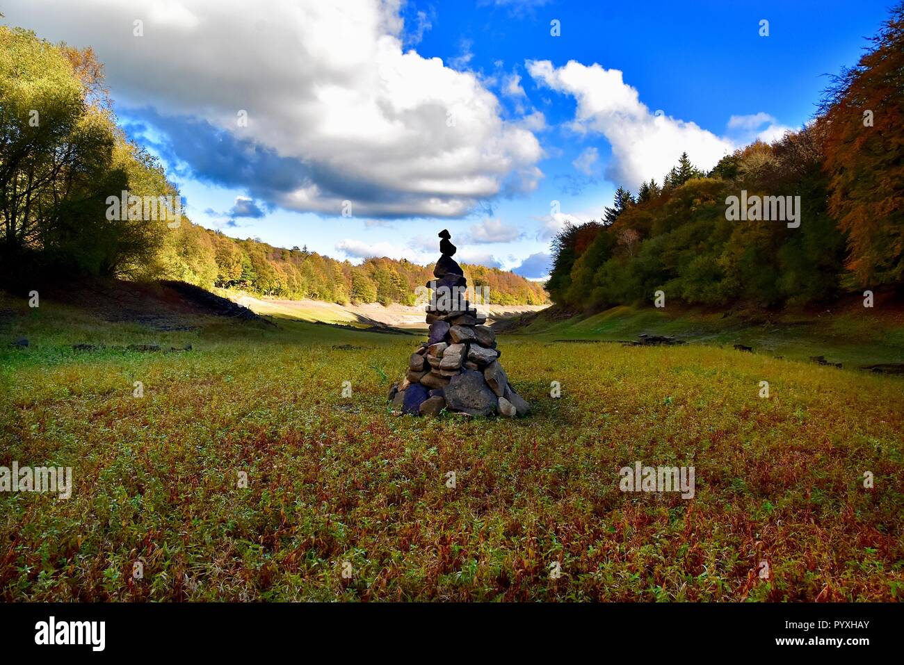 Cairn nel serbatoio Ryburn Foto Stock