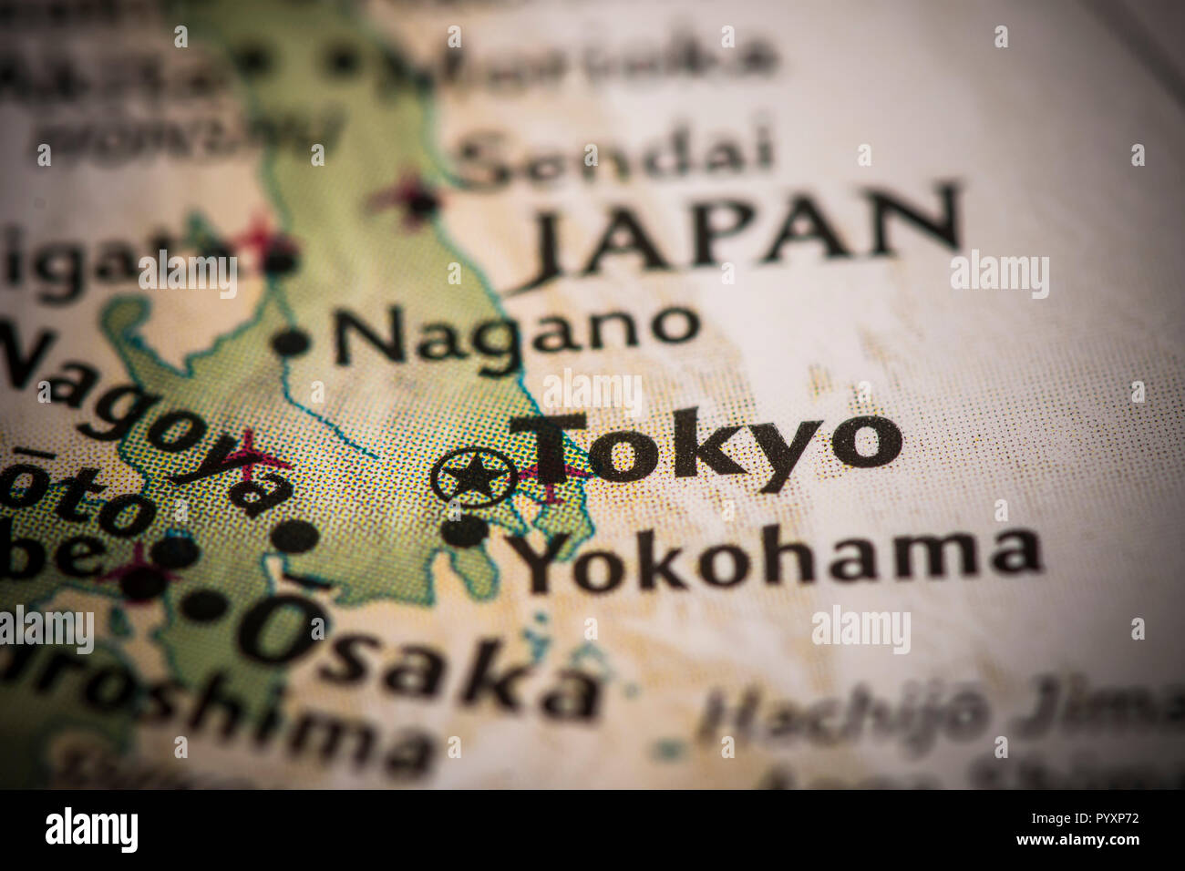 Primo piano della Tokyo, Giappone su una mappa del mondo. Foto Stock