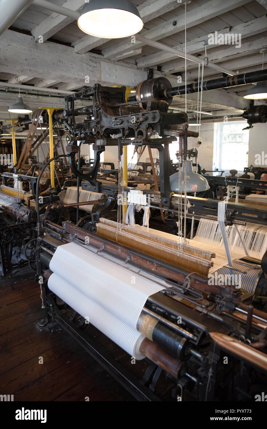 Telai Cotton a Quarry Bank Mill, Styal, Cheshire, Inghilterra Foto Stock