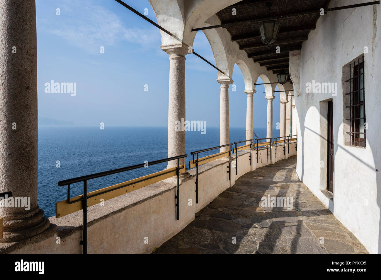 Eremo di Santa Caterina del Sasso Leggiuno, Varese, Lombardia, Italia Foto Stock