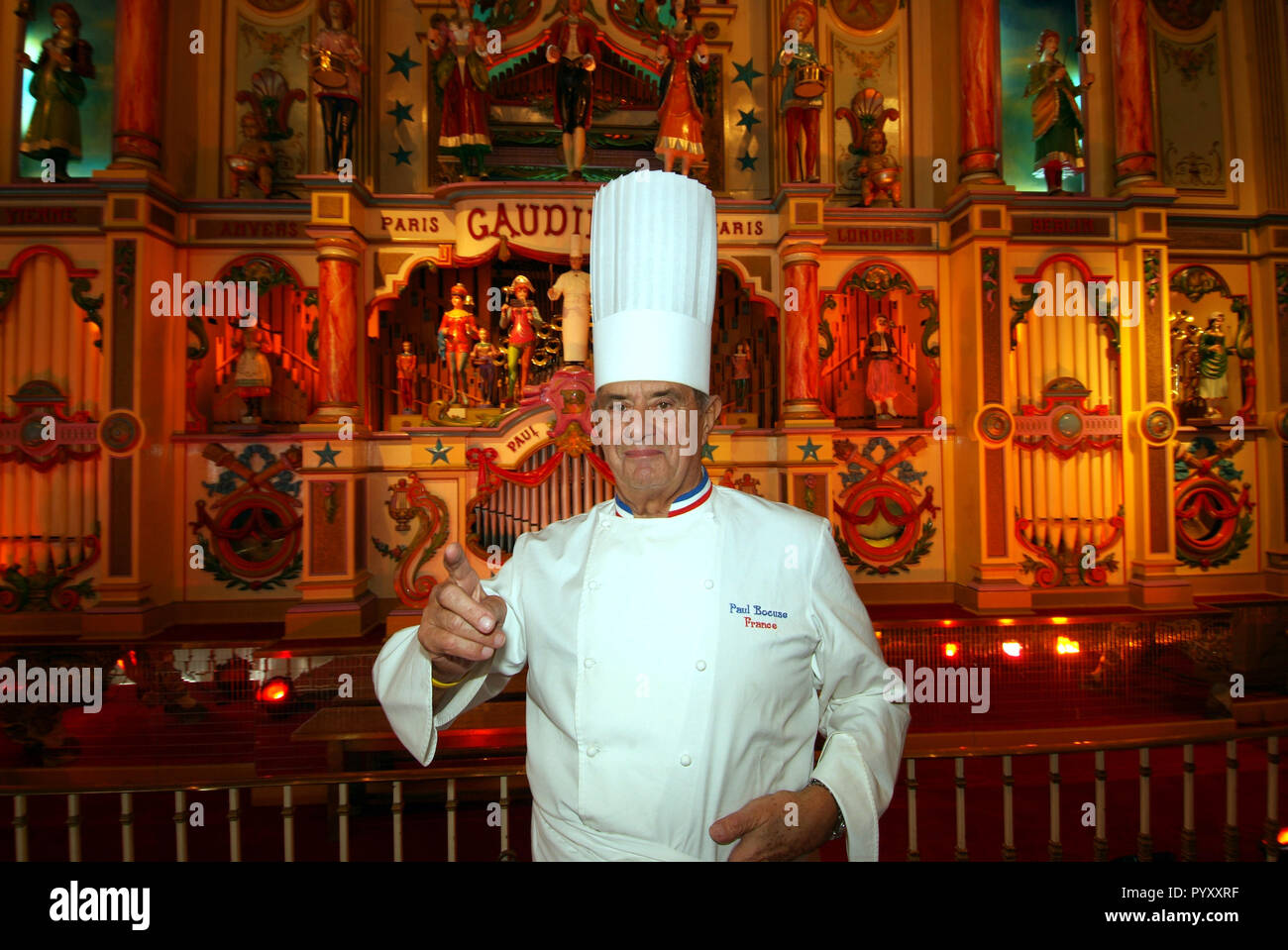 Collonges au Mont d'Or (est-Francia centrale nella regione Rhone-Alpes). Famoso chef Paul Bocuse davanti l organetto del suo ristorante Foto Stock