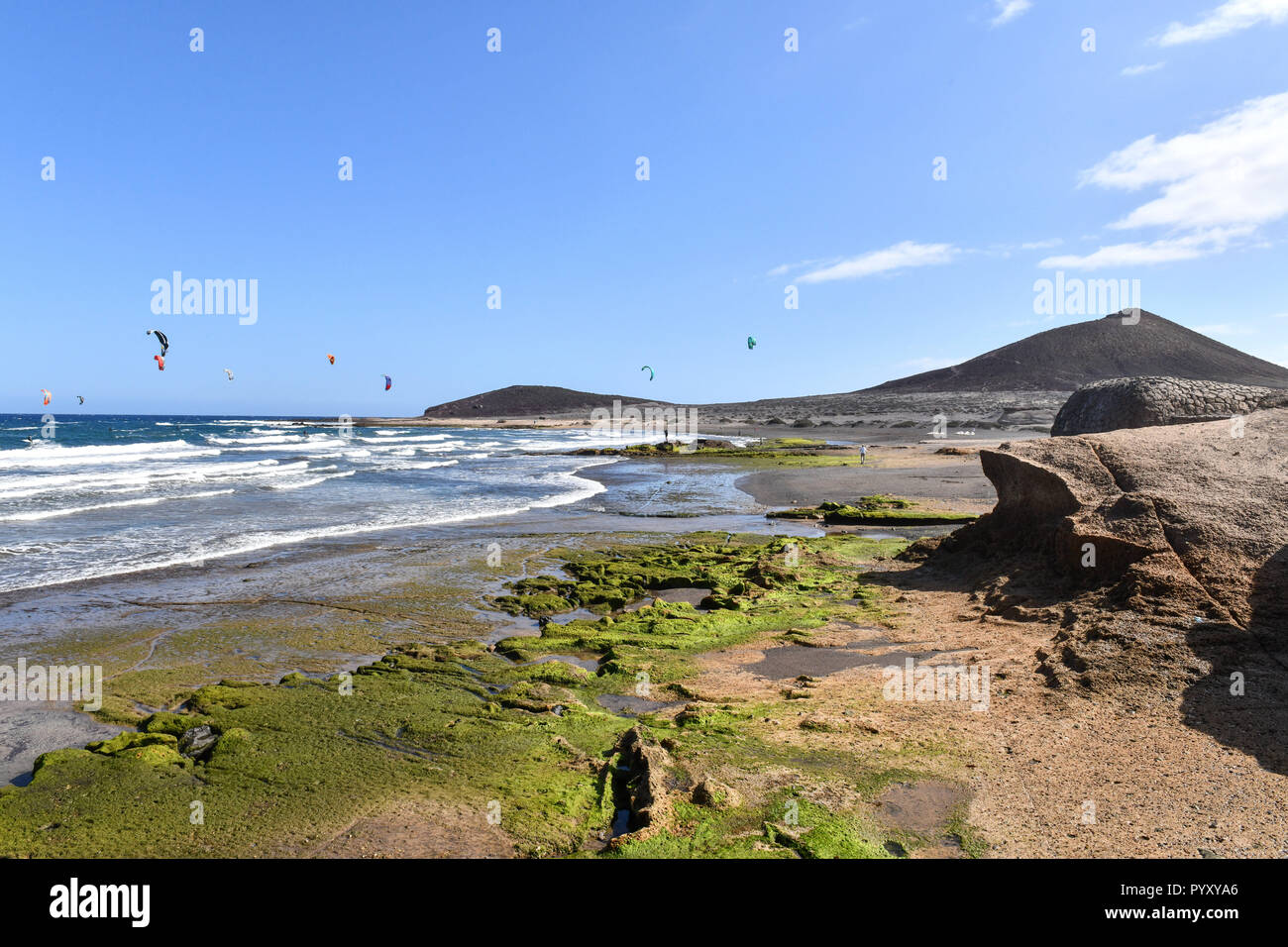 Spagna Isole Canarie: Tenerife. El Medano, kitesurf spot, a sud dell'isola, vicino all'aeroporto, è un luogo di forti venti. *** Caption locale *** Foto Stock