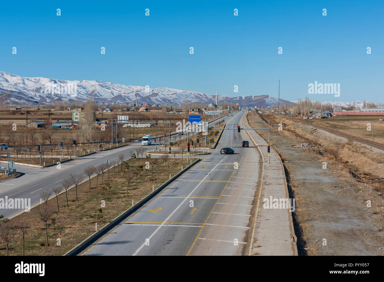 Città MUS, Turchia, dicembre 03, 2016; strada tra um e Bitlis. Il modo di uscire dalla città di provincia Mus. Mus e Bitlis, la Turchia è un paese importante due Foto Stock