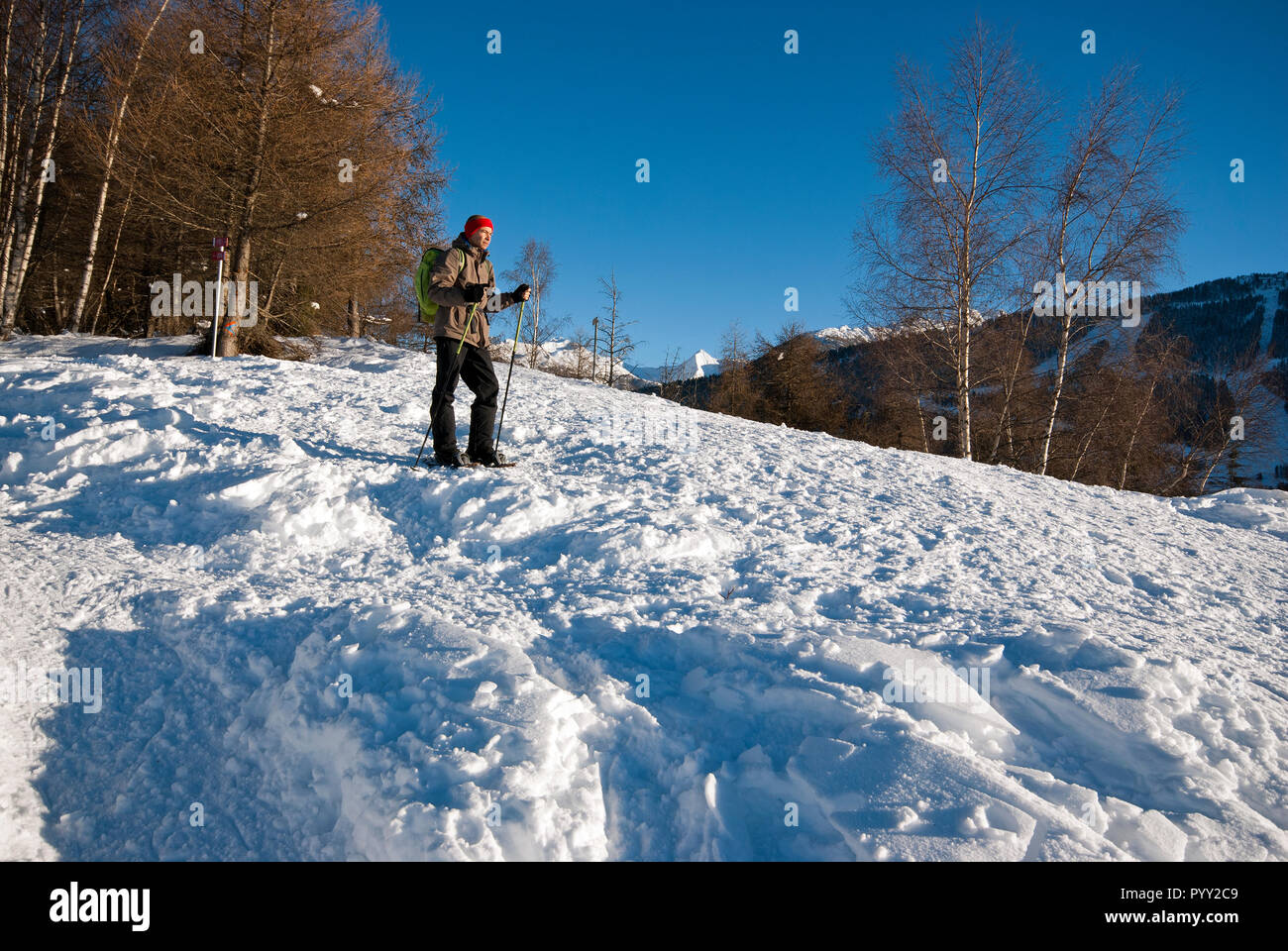 Inverno Escursioni con le racchette da neve nelle Alpi Orobie, Lombardia, Italia Foto Stock