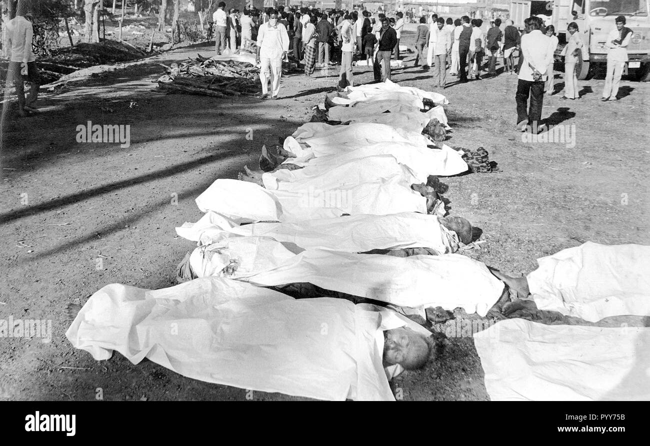 I morti, Union Carbide perdita di gas tragedia, Bhopal, Madhya Pradesh, India, Asia Foto Stock