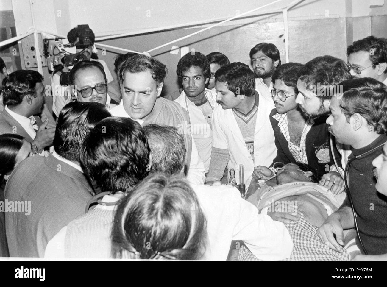 Ex primo ministro indiano Rajiv Gandhi in ospedale, Bhopal, Madhya Pradesh, India, Asia Foto Stock