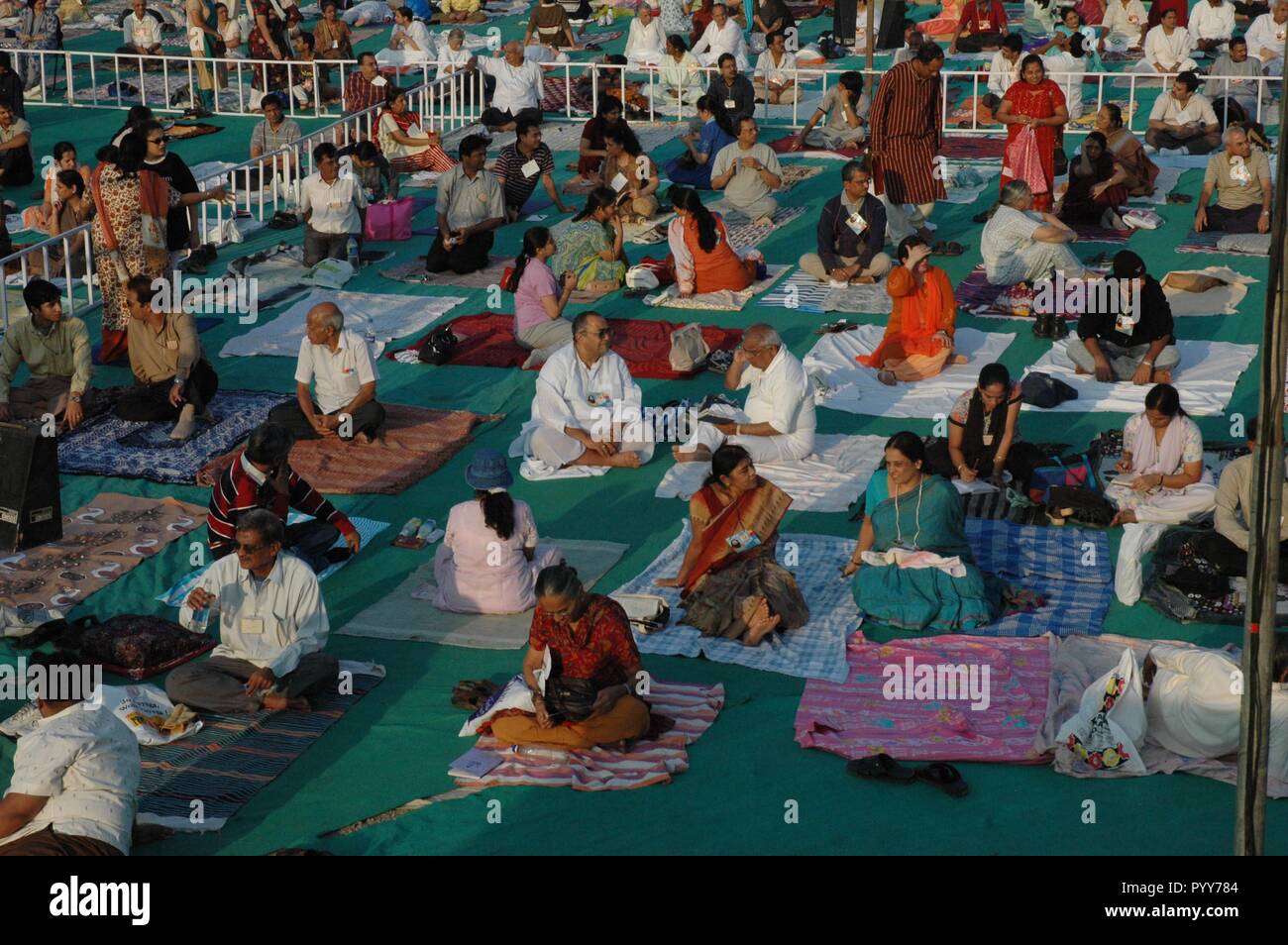 Persone a baba ramdev yoga camp, Complesso Bandra Kurla, Mumbai, Maharashtra, India, Asia Foto Stock