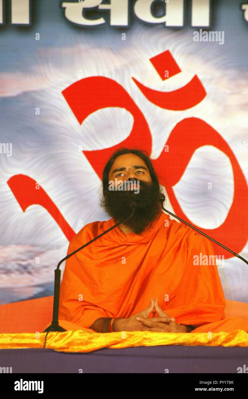 Baba ramdev nello yoga camp, Complesso Bandra Kurla, Mumbai, Maharashtra, India, Asia Foto Stock