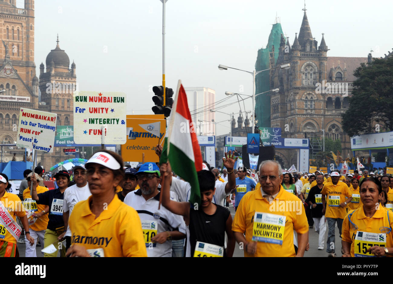 I partecipanti indiano in esecuzione nella maratona, Mumbai, Maharashtra, India, Asia Foto Stock