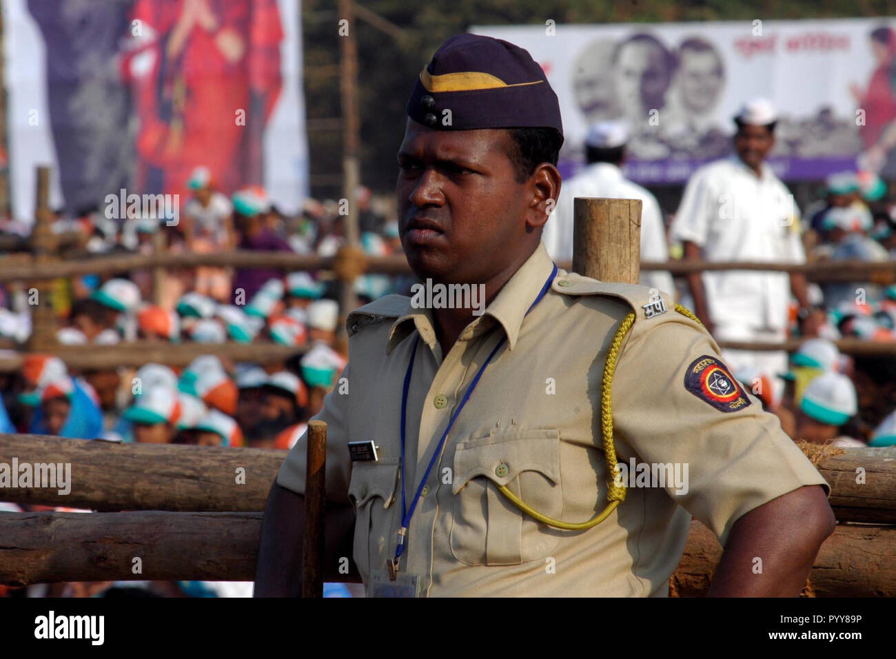 La polizia di sicurezza al Parco Shivaji, Mumbai, Maharashtra, India, Asia Foto Stock