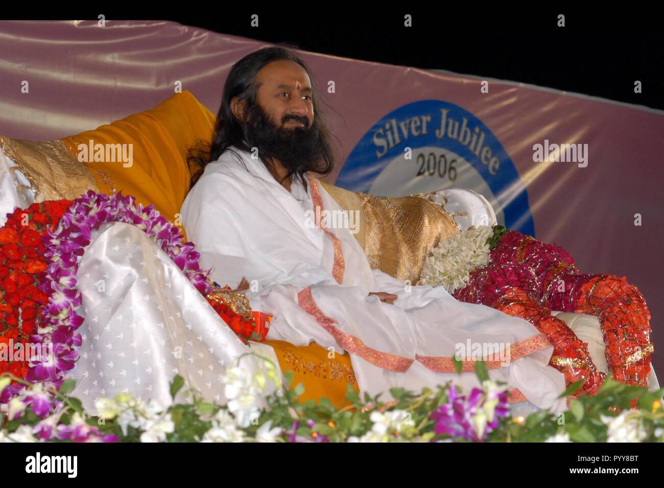 Gurudev Sri Sri Ravi Shankar a yoga camp, Mumbai, Maharashtra, India, Asia Foto Stock