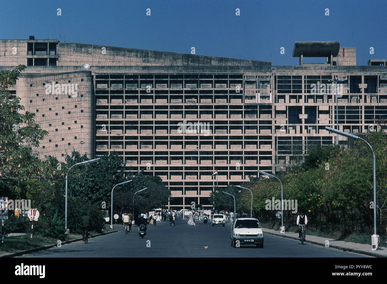 Edificio del Segretariato, edificio governativo progettato da le Corbusier, complesso del Campidoglio, Chandigarh, territorio dell'Unione, UT, India, Asia Foto Stock