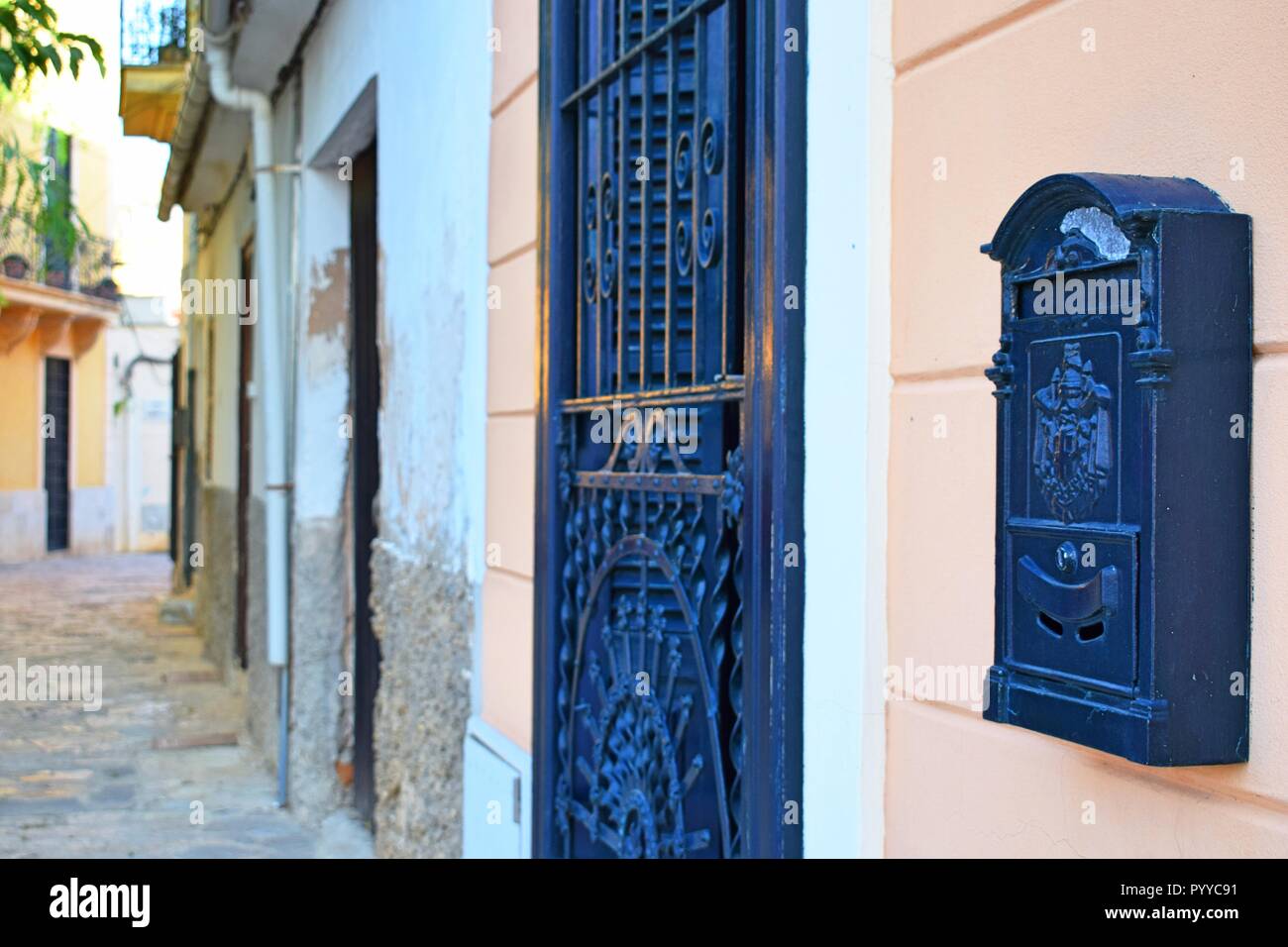 Palma de Mallorca, cassetta postale, letterbox pilastro box, Street, rosa, luogo romantico, tempo soleggiato, vintage Foto Stock