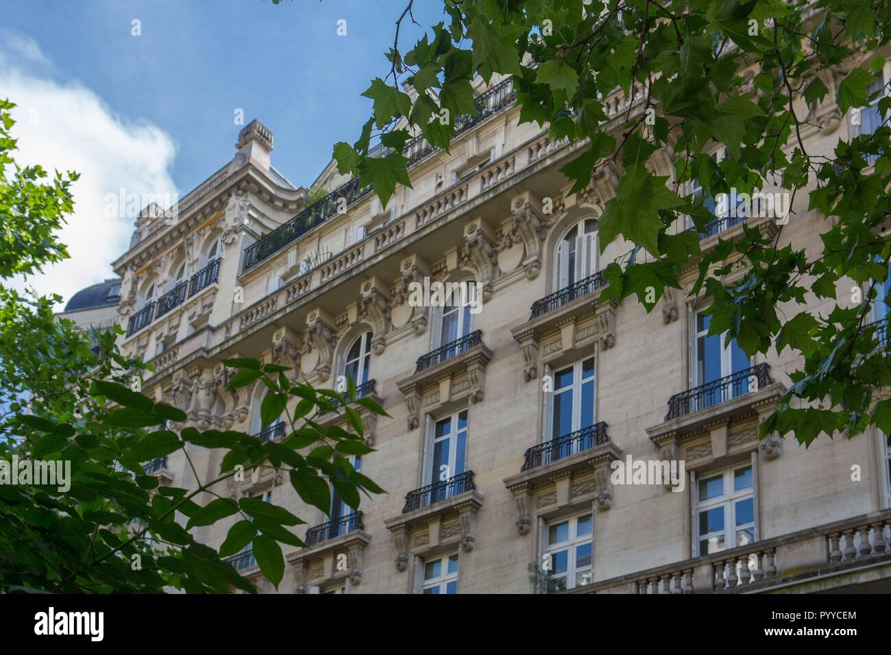 Francia, Ile de France, Parigi VII Arrondissement, Parigi, 17 boulevard Raspail, edificio post-haussmanniens, conci di pietra, Foto Stock