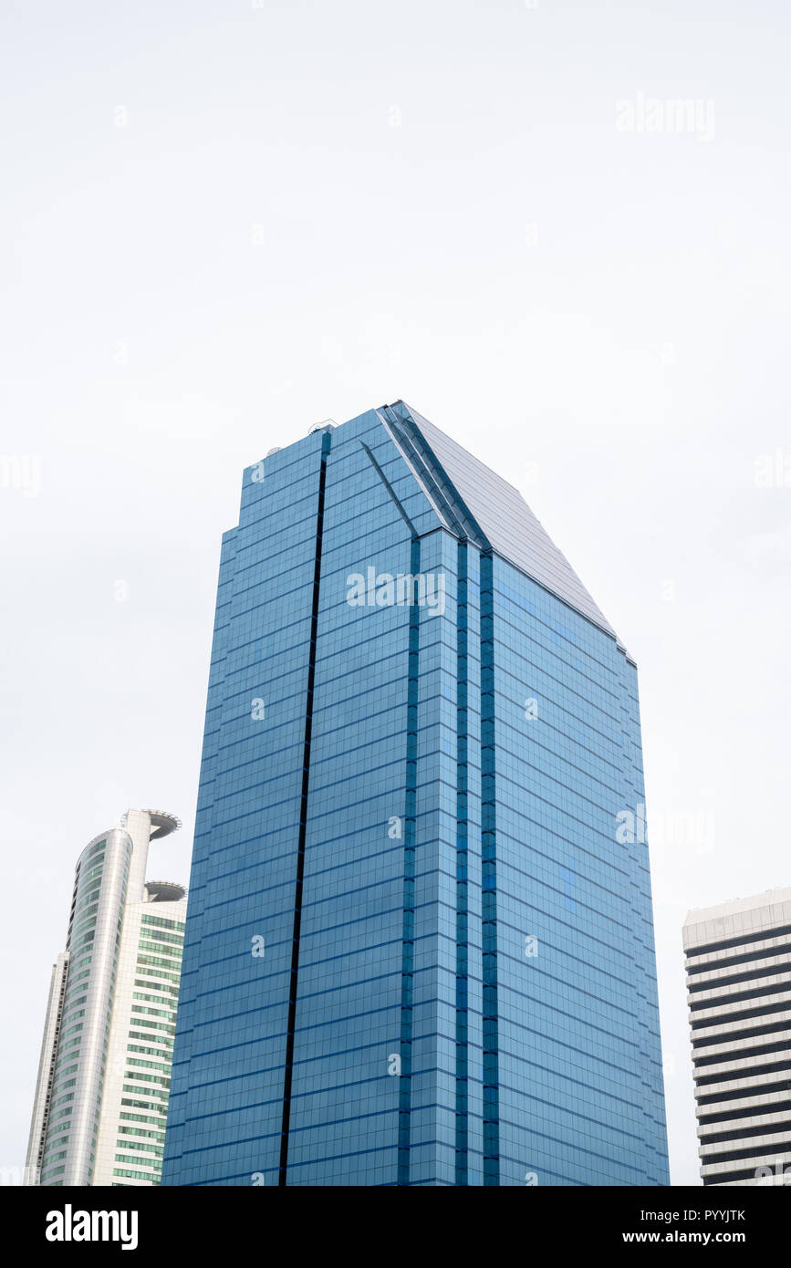 Basso Angolo di visione degli alti edifici aziendali Foto Stock
