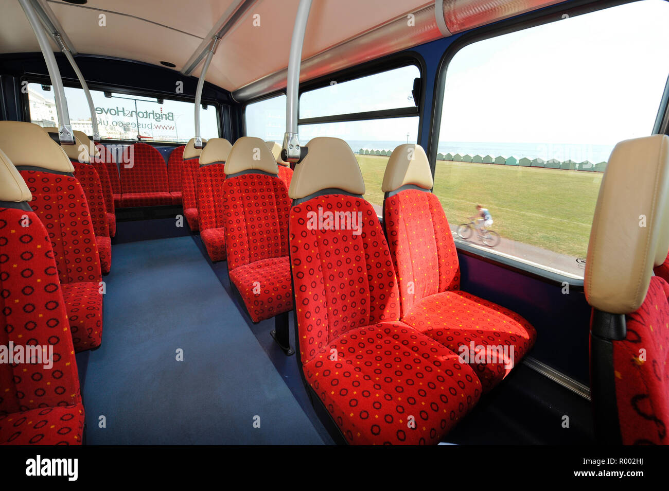 Un nuovissimo autobus a due piani consegnato di recente agli operatori Brighton e Hove. REGNO UNITO. Foto Stock