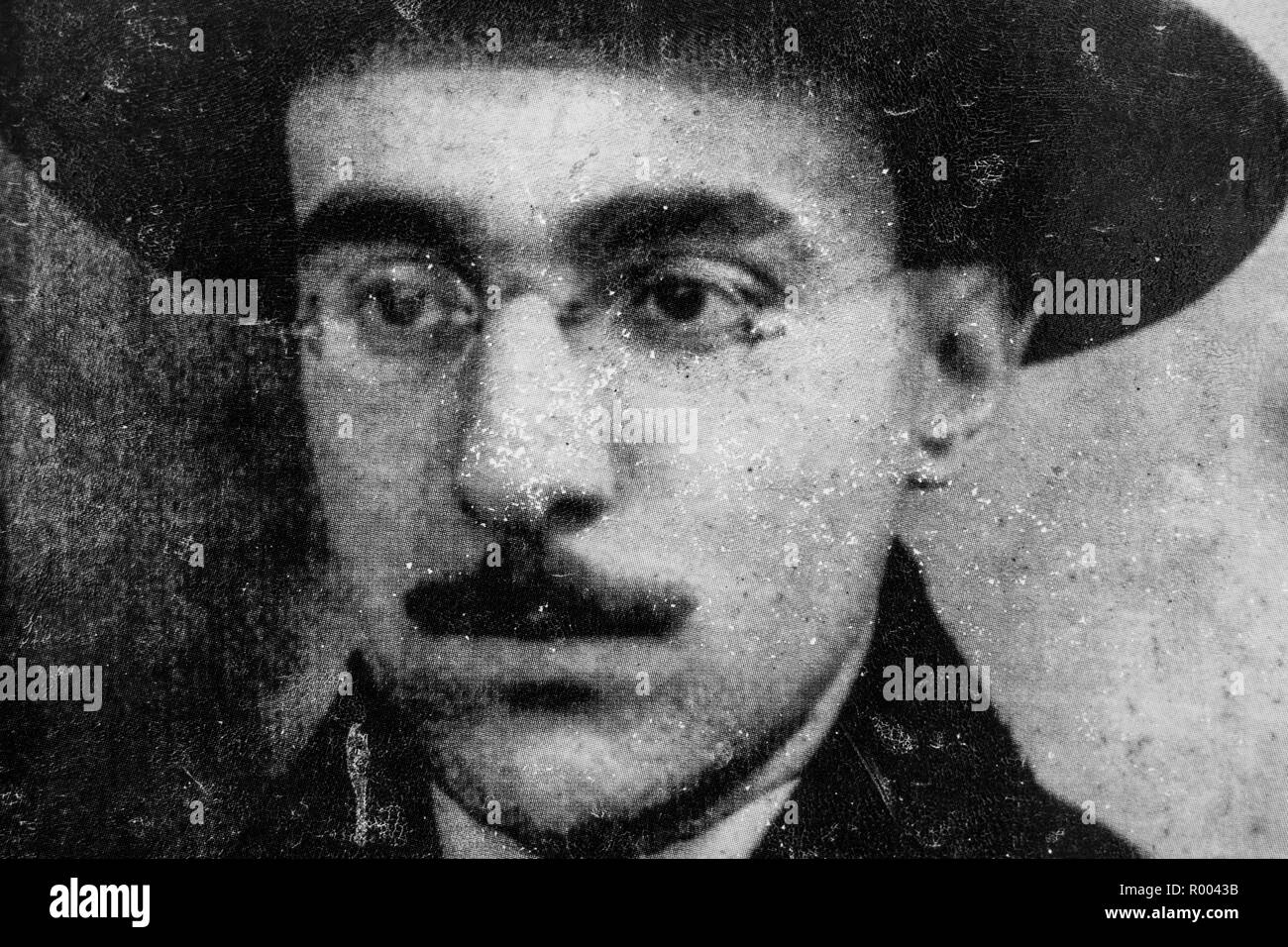 Sbiadita vecchia cartolina che mostra il poeta portoghese Fernando Pessoa Foto Stock