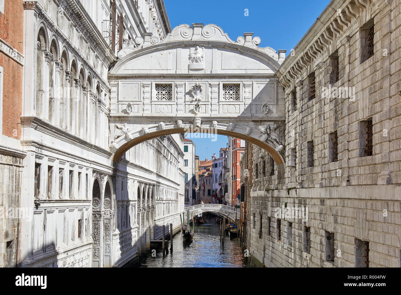 Ponte dei Sospiri in una giornata di sole, di architettura a Venezia, Italia Foto Stock