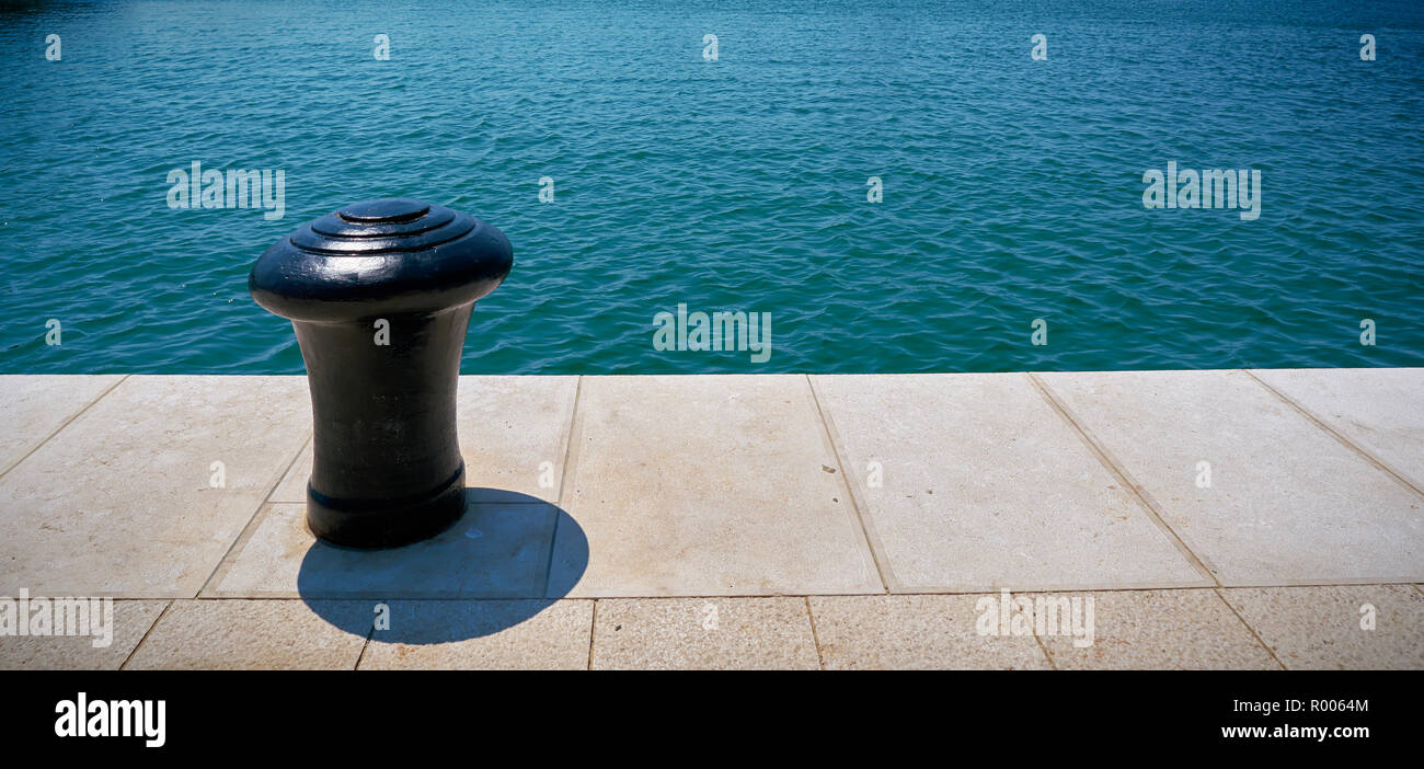 Bollard nel porto di Pula in Croazia Foto Stock