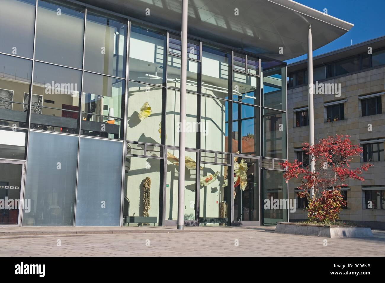 Trasparente, vedere attraverso, teatro facciata ed entrata ASCHAFFENBURG GERMANIA Foto Stock