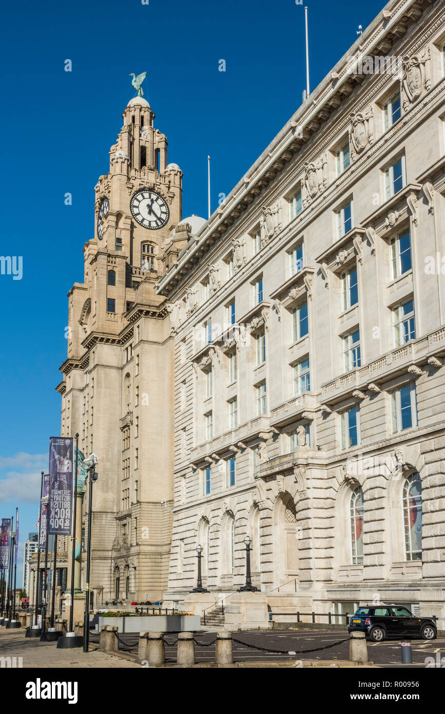 Il Liver Building, Pier Head, Liverpool, Merseyside England Foto Stock