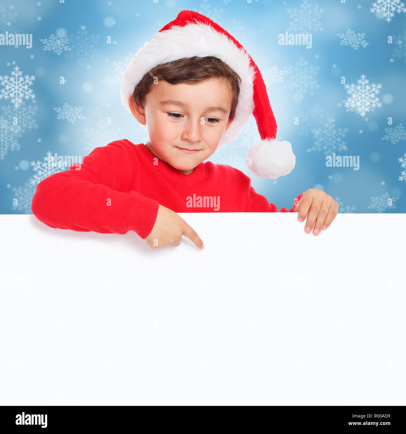 Natale bambino kid boy Santa Claus puntamento banner vuoto segno copyspace spazio copia Foto Stock