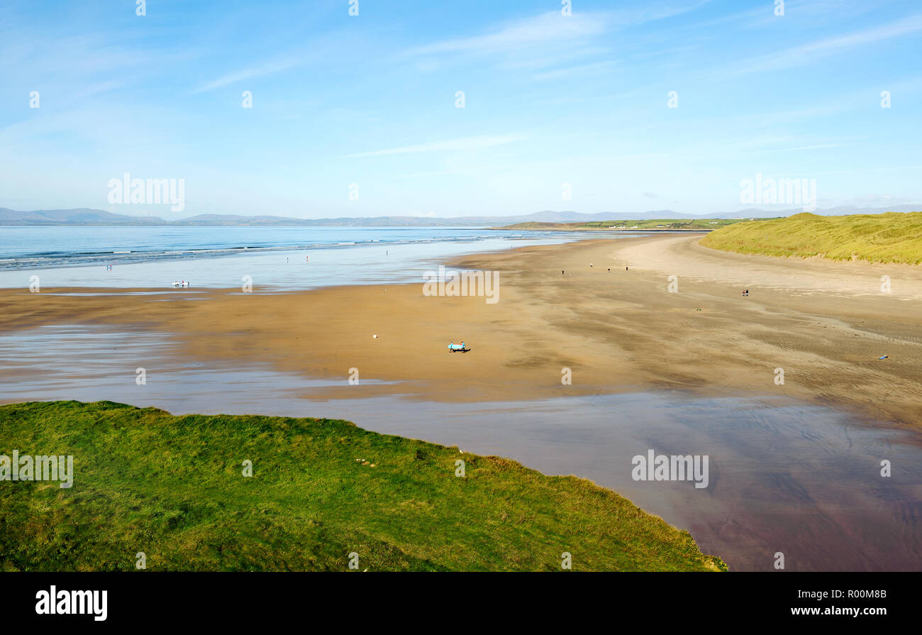 Magnifica spiaggia sabbiosa,Tullan Strand, che attira surfisti provenienti da tutta Italia e Europa Foto Stock