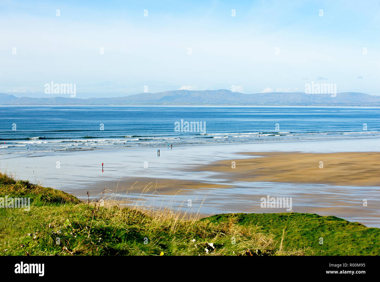 Magnifica spiaggia sabbiosa,Tullan Strand, che attira surfisti provenienti da tutta Italia e Europa Foto Stock