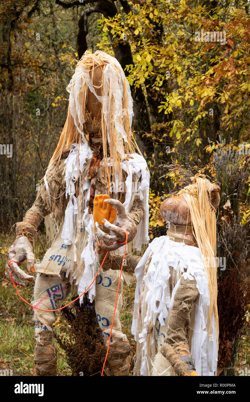 Scarecrows presso il monte Pisgah Arboretum Sagra del fungo. Foto Stock