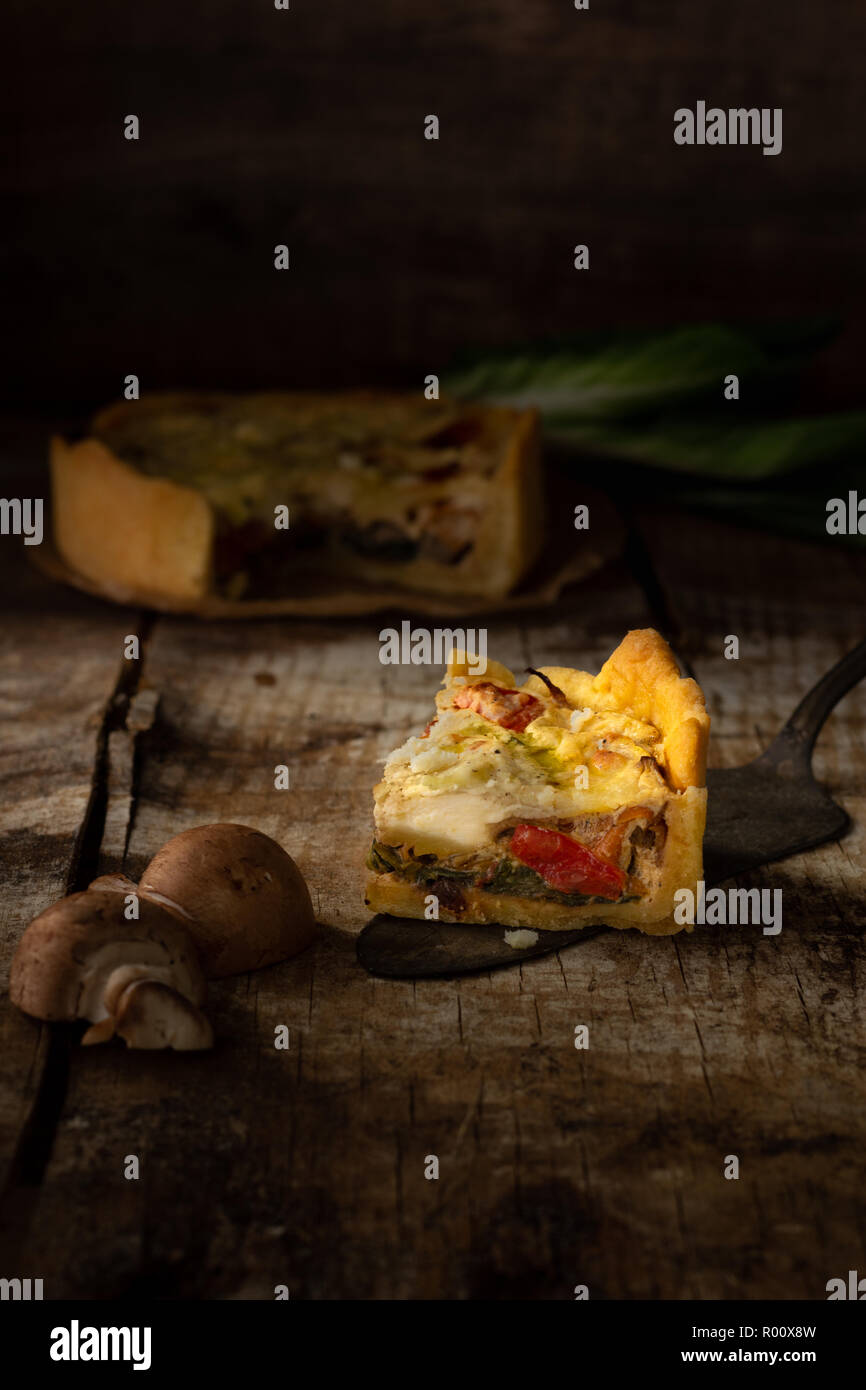 Frische Quiche mit Mangold Foto Stock