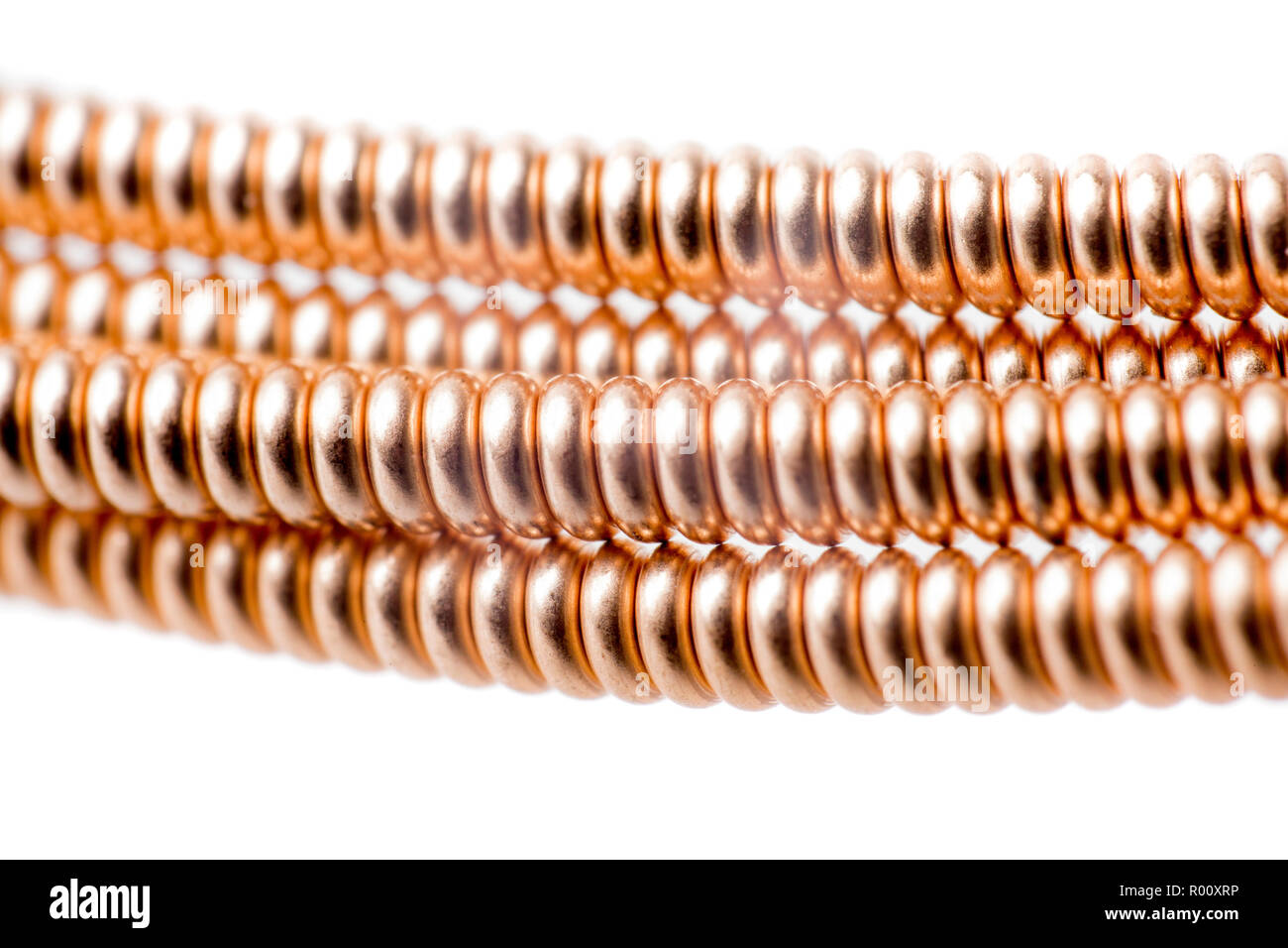 Molto da vicino i dettagli della stringa di una chitarra acustica Foto Stock