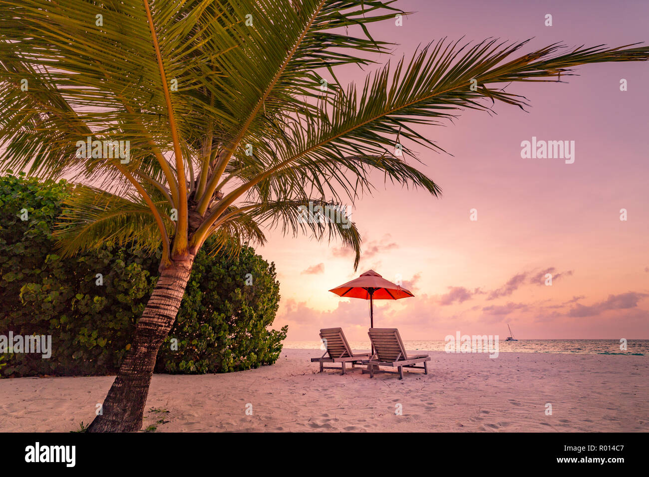 Paesaggi mozzafiato, il rilassante Beach, paesaggio tropicale sfondo. Estate vacanze viaggi vacanza design. Viaggi di lusso il concetto di destinazione. Spiaggia Natura Foto Stock