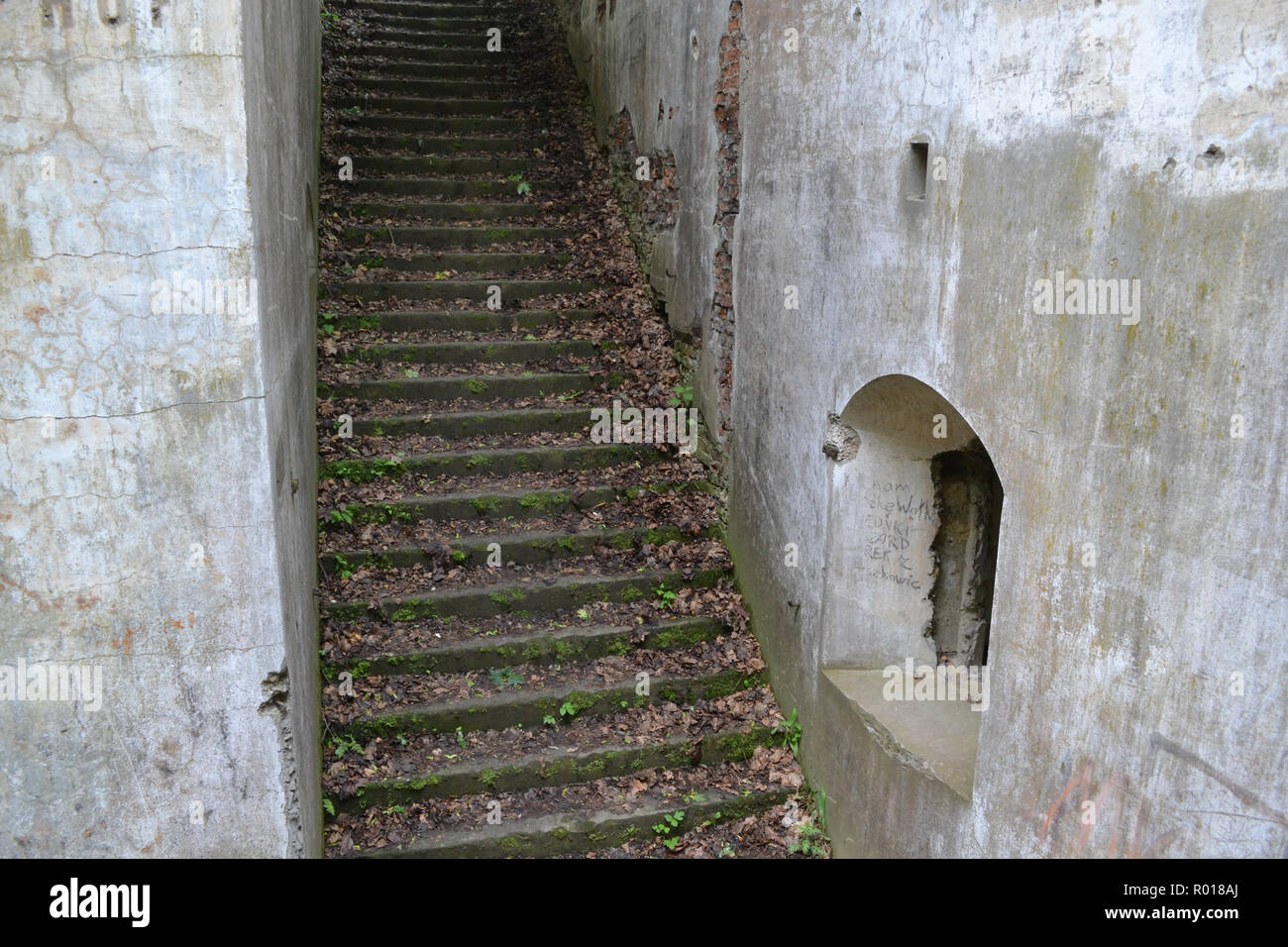 Scale in abbandonato fort di Przemyśl fortezza nel sud-est della Polonia, con tracce della Grande Guerra. Foto Stock