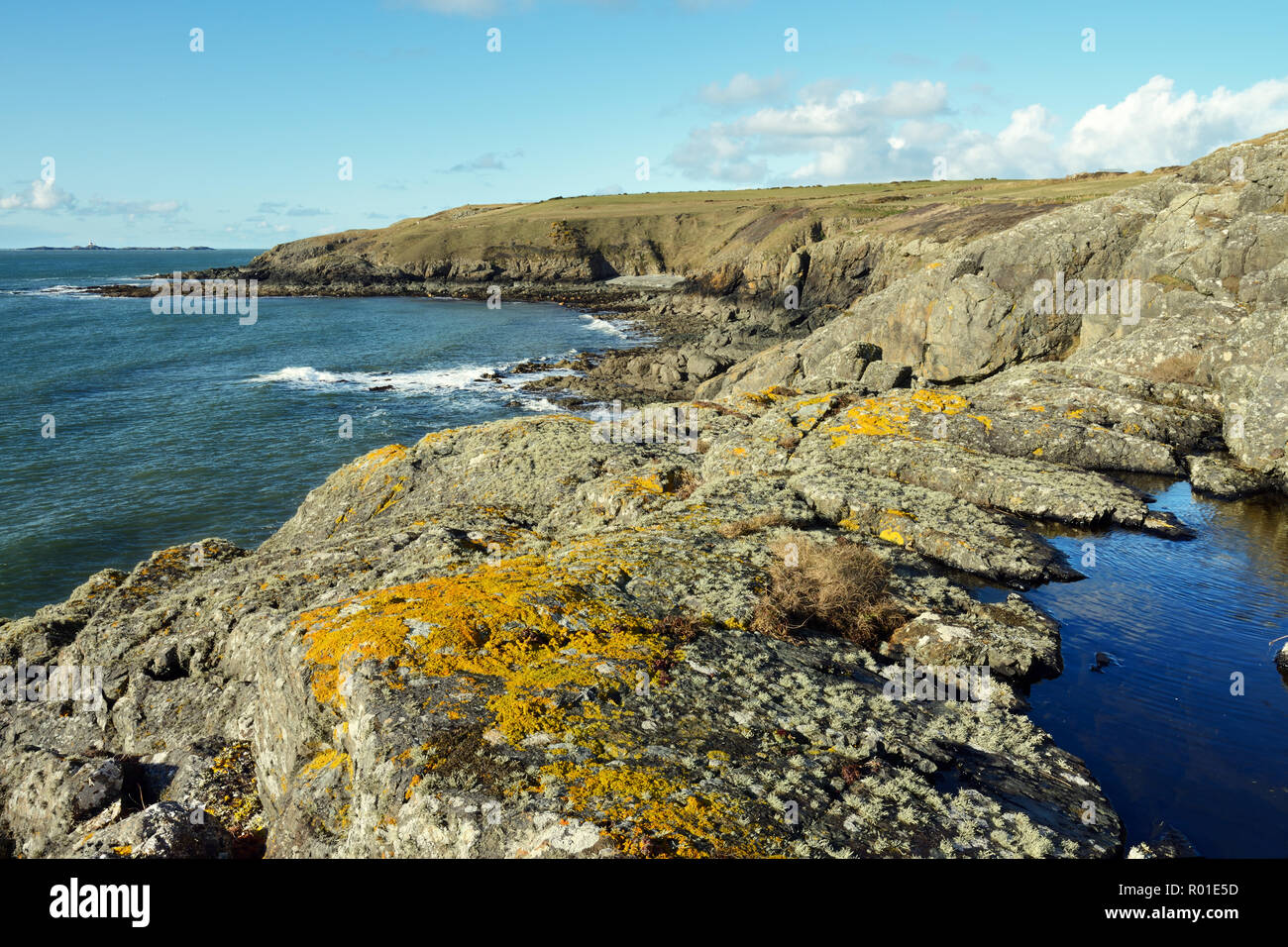 Il carmelo di testa è un promontorio costiera sul lato nord ovest di Anglesey nel Galles del Nord. Esso è designato un SSSI per il suo interesse geologico. Foto Stock