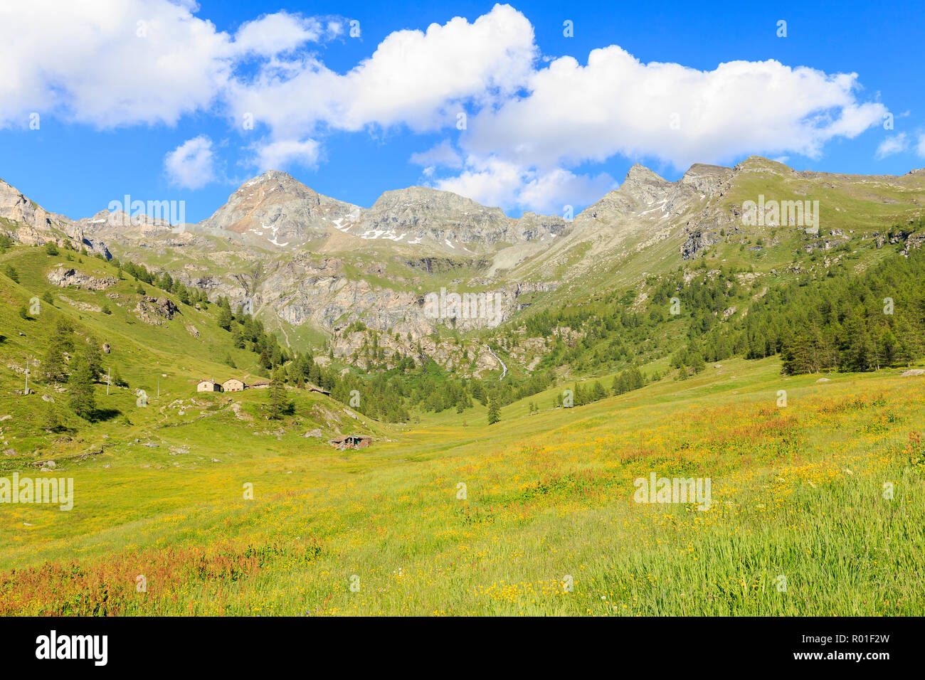 Cheneil altopiano che si affaccia sul Grand Tournalin. Cheneil, Valtournanche, Valle d'Aosta, Italia, Europa Foto Stock
