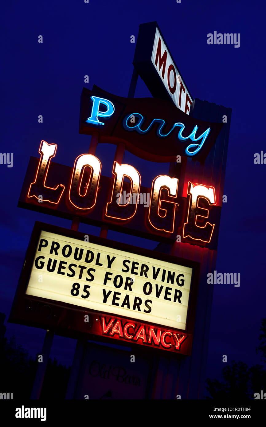 Retrò pubblicità al neon del Parry Lodge a Kanab, Utah, Stati Uniti d'America Foto Stock