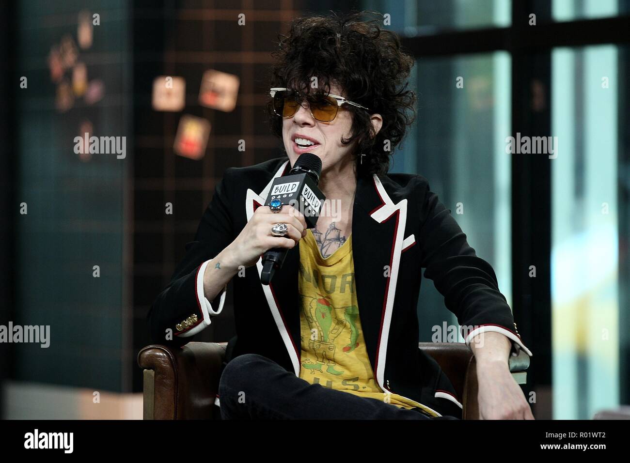 New York, NY, STATI UNITI D'AMERICA. 31 ott 2018. Laura Pergolizzi (LP) fuori e circa per AOL costruire serie Candids Celebrity - MER, AOL costruire serie, New York, NY Ottobre 31, 2018. Credito: Steve Mack/Everett raccolta/Alamy Live News Foto Stock