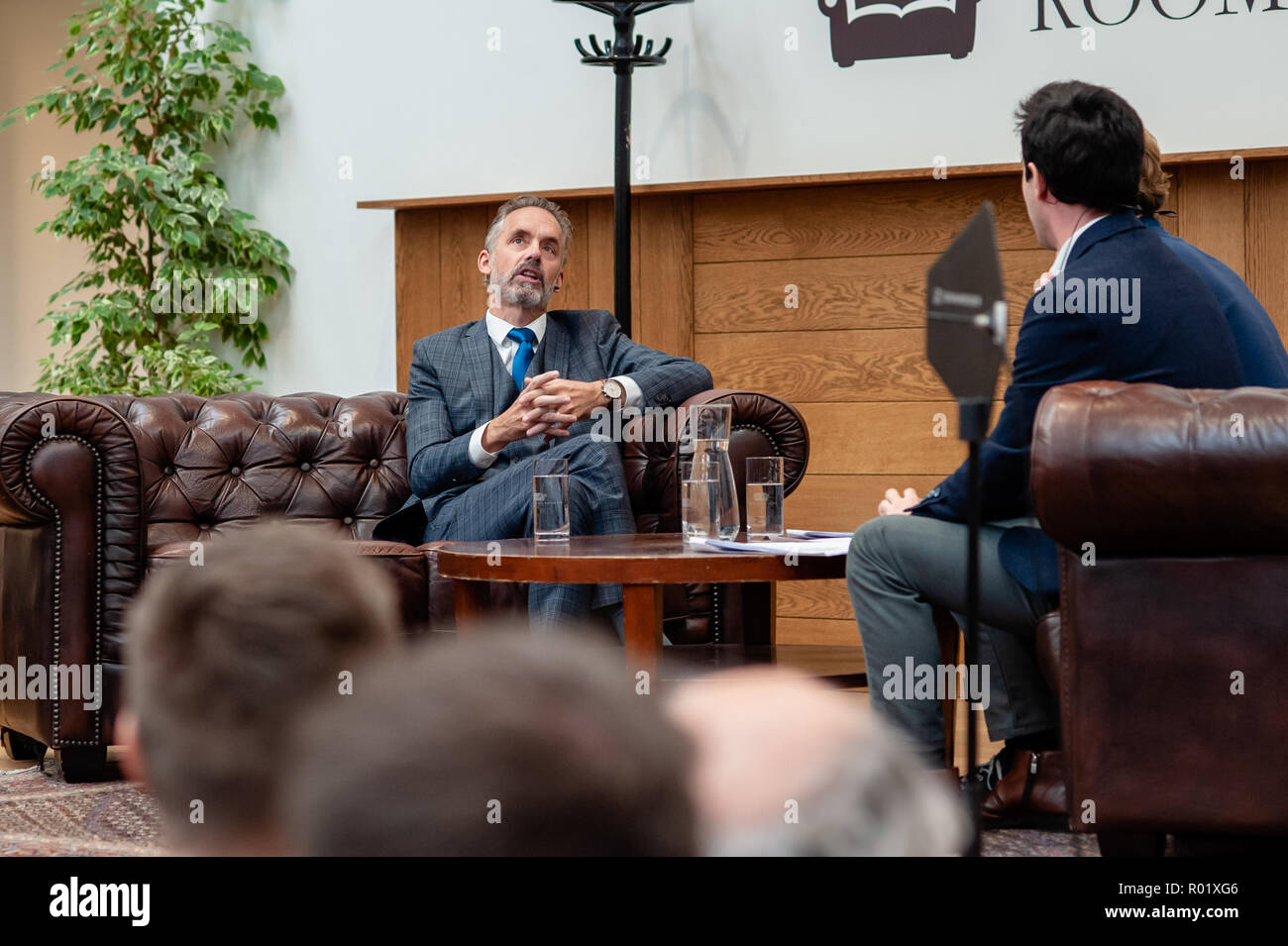 Amsterdam, Paesi Bassi. 31 ott 2018. Il dottor Giordano B Peterson è un professore di Psicologia presso l Università di Toronto, psicologo clinico, un oratore pubblico e un creatore di sé Authoring. Egli è ampiamente noto a causa della sua influente ma anche controverso analizza dalla corrente i problemi sociali e politici. Invitando la psicologa canadese Jordan Peterson nell'UvA intervista serie 'camera di discussione" ha suscitato un arrabbiato lettera di protesta firmata da ottanta UvA (Università di Amsterdam) il personale e gli studenti. Credito: Romy Arroyo Fernandez/Alamy Live News. Foto Stock