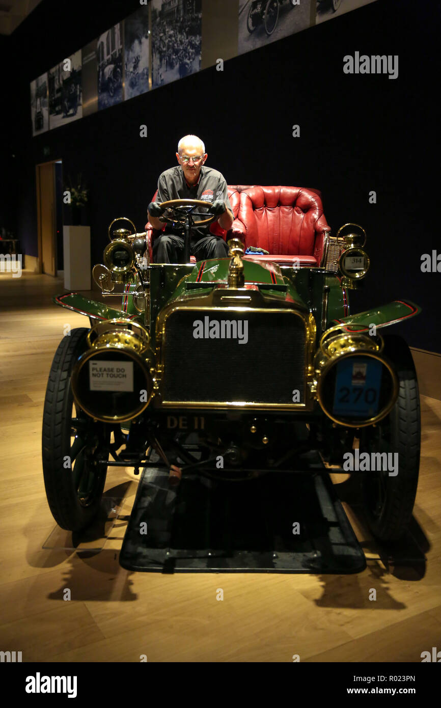 Bonhams, London, Regno Unito 1 Nov 2018 - 1902 Panhard-Levassor 1902 Panhard-Levassor. Registrazione n. CD 319 (est £170.000 - 200.000) veterano autovetture sul display a Bonhams prima l'impostazione off a prendere parte nella più antica manifestazione motoristica nel mondo, la Londra a Brighton girare su domenica 4 novembre. Credito: Dinendra Haria/Alamy Live News Foto Stock