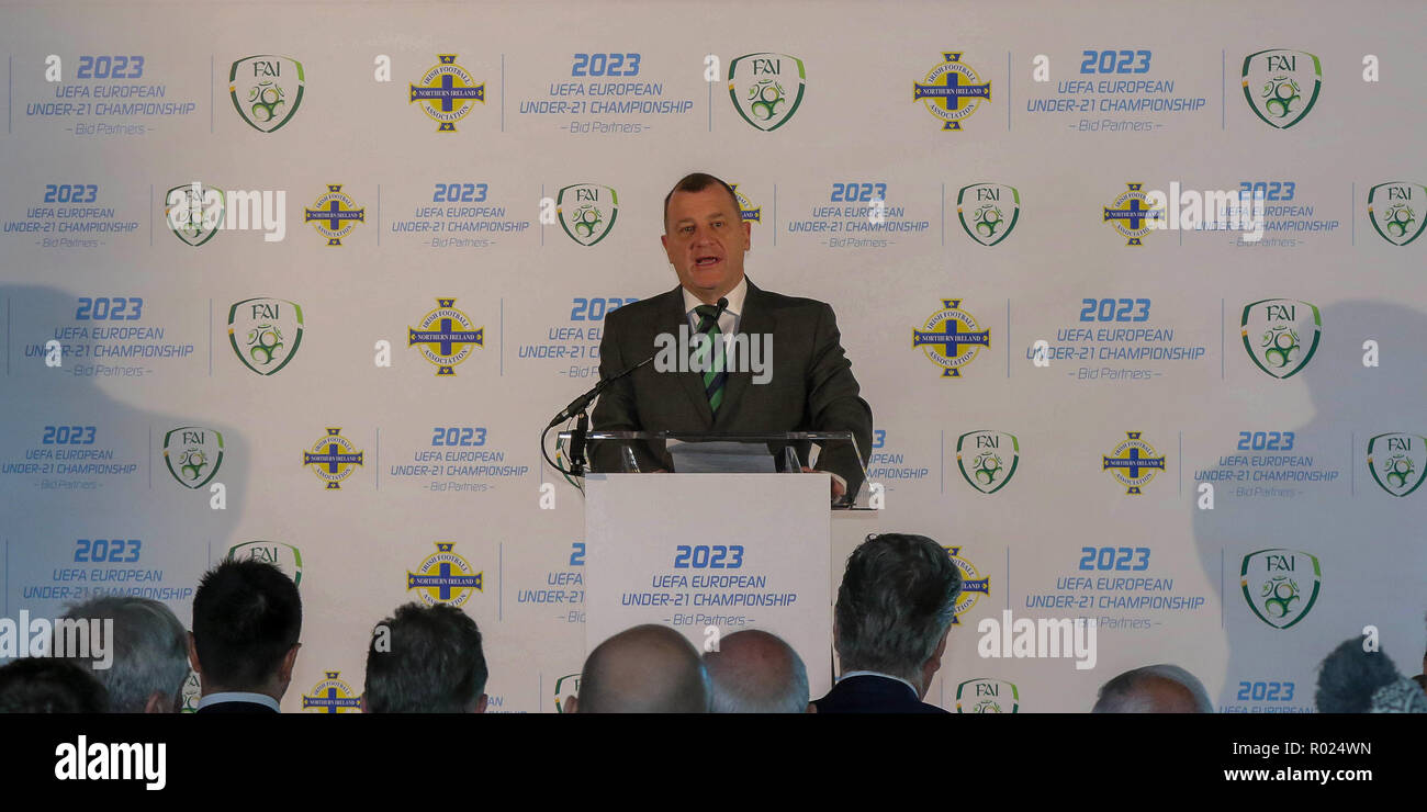 Stadio Nazionale al Windsor Park di Belfast, Irlanda del Nord, Regno Unito. Il 01 novembre 2018. La Irish Football Association (IFA - Irlanda del Nord) e la Football Association of Ireland (FAI - Repubblica di Irlanda) ha annunciato oggi che sarebbero state facendo una joint-bid per ospitare UEFA di Sotto 21 Campionato (finali) in 2023. IFA Chief Executive Patrick Nelson presso l'annuncio di oggi. Credito: David Hunter/Alamy Live News. Foto Stock