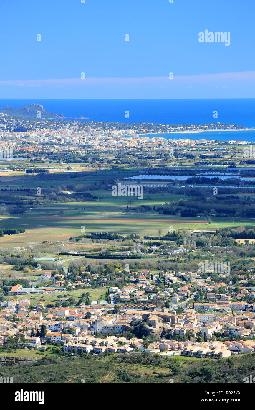 Vista superiore al di sopra di Roquebrune sur Argens e Frejus, 83, Var, Cote d'azur, PACA, Foto Stock