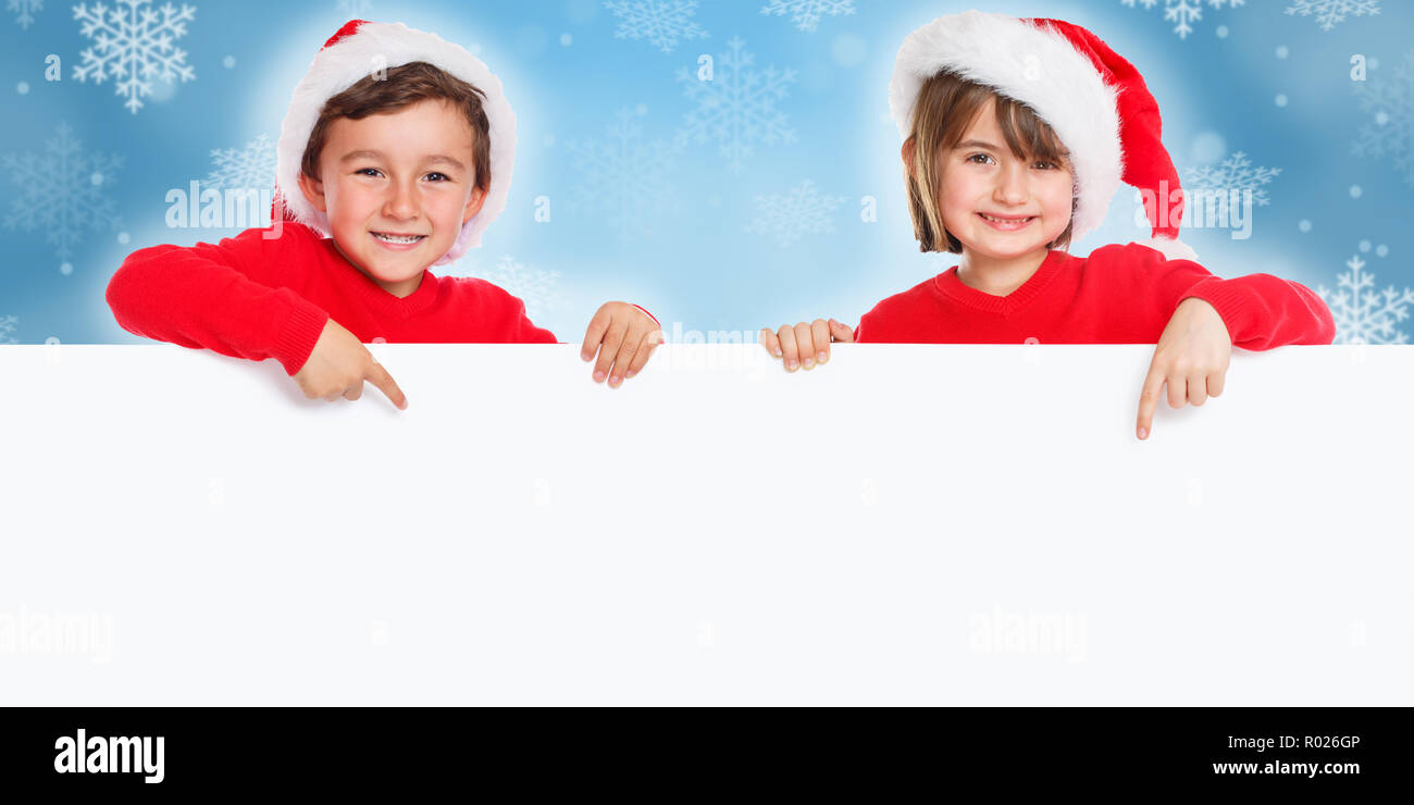 Natale Bambini bambini Babbo Natale felice di puntamento vuoto copyspace banner copia Spazio giovani Foto Stock