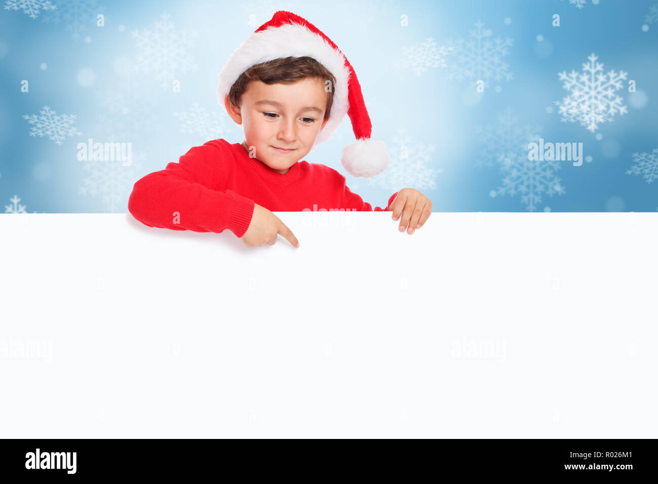 Natale bambino kid boy Babbo Natale del dito puntato banner vuoto segno copyspace spazio copia Foto Stock
