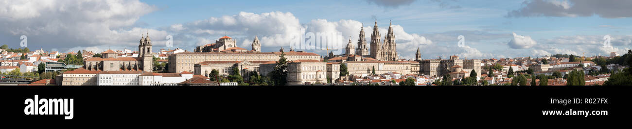 Santiago de Compostela ultra ampia vista panoramica in Galizia, Spagna ad alta risoluzione Foto Stock