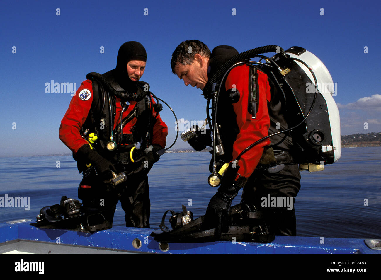 Cameraman utilizzare la più recente in high-tech, misti di ricircolo dei gas di tecnologia per film di fauna marina, California, Oceano Pacifico Foto Stock