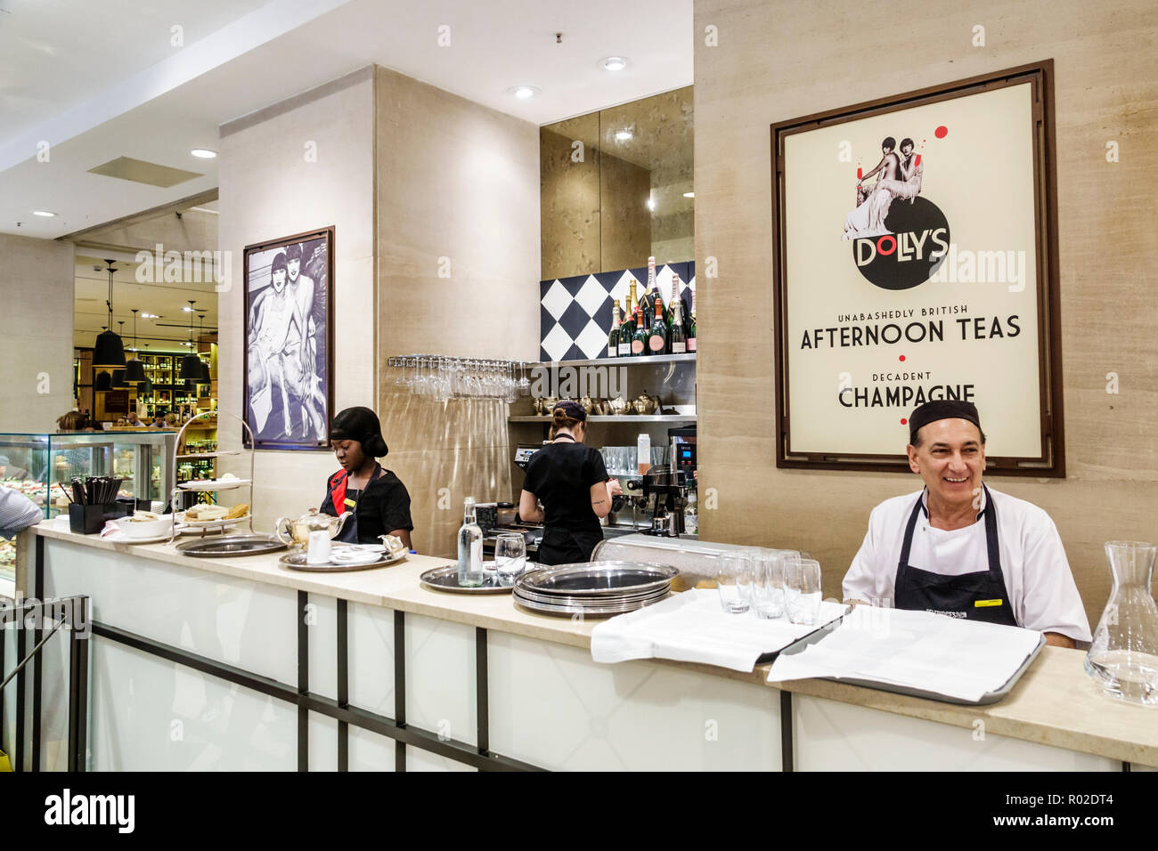 Londra Inghilterra,UK Marylebone,Selfridges Department Store,shopping shopper shopping shop negozi di vendita di acquisto di mercato, negozio al dettaglio negozi business insid Foto Stock